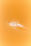 Anillo floral impreso en 3D con acabado artesanal, diseño de moda peruano